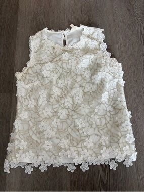 Adiva 3d flowers White Floral Lace Sleeveless Top